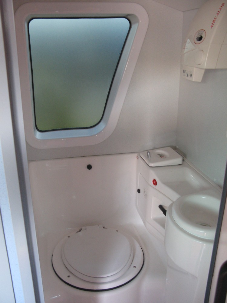 bus-Lavatory.jpg